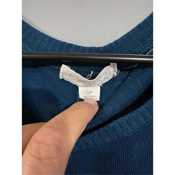 Forever 21 Blue Sweater Size Small - Picture 3 of 4